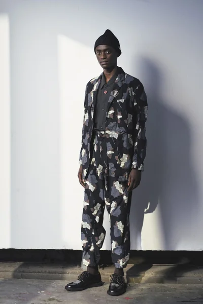 Look 16